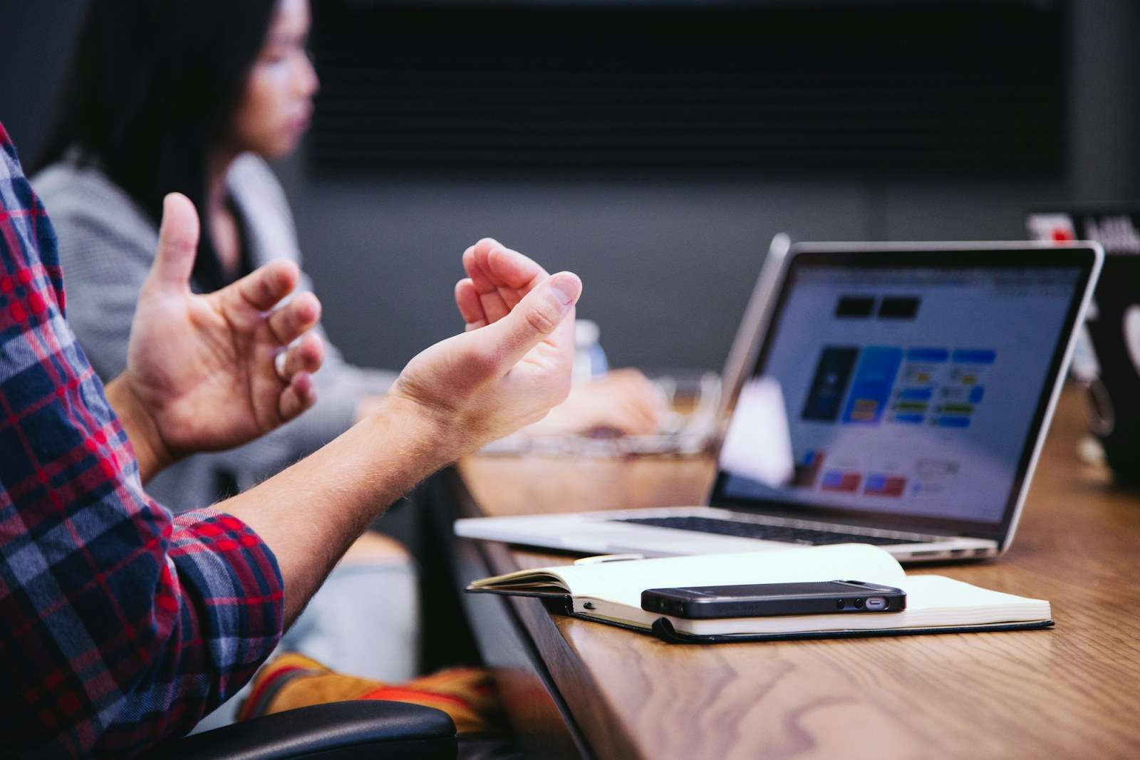 Customer Interview Questions: 18 Prompts That Go Beyond “Would You Buy?”
